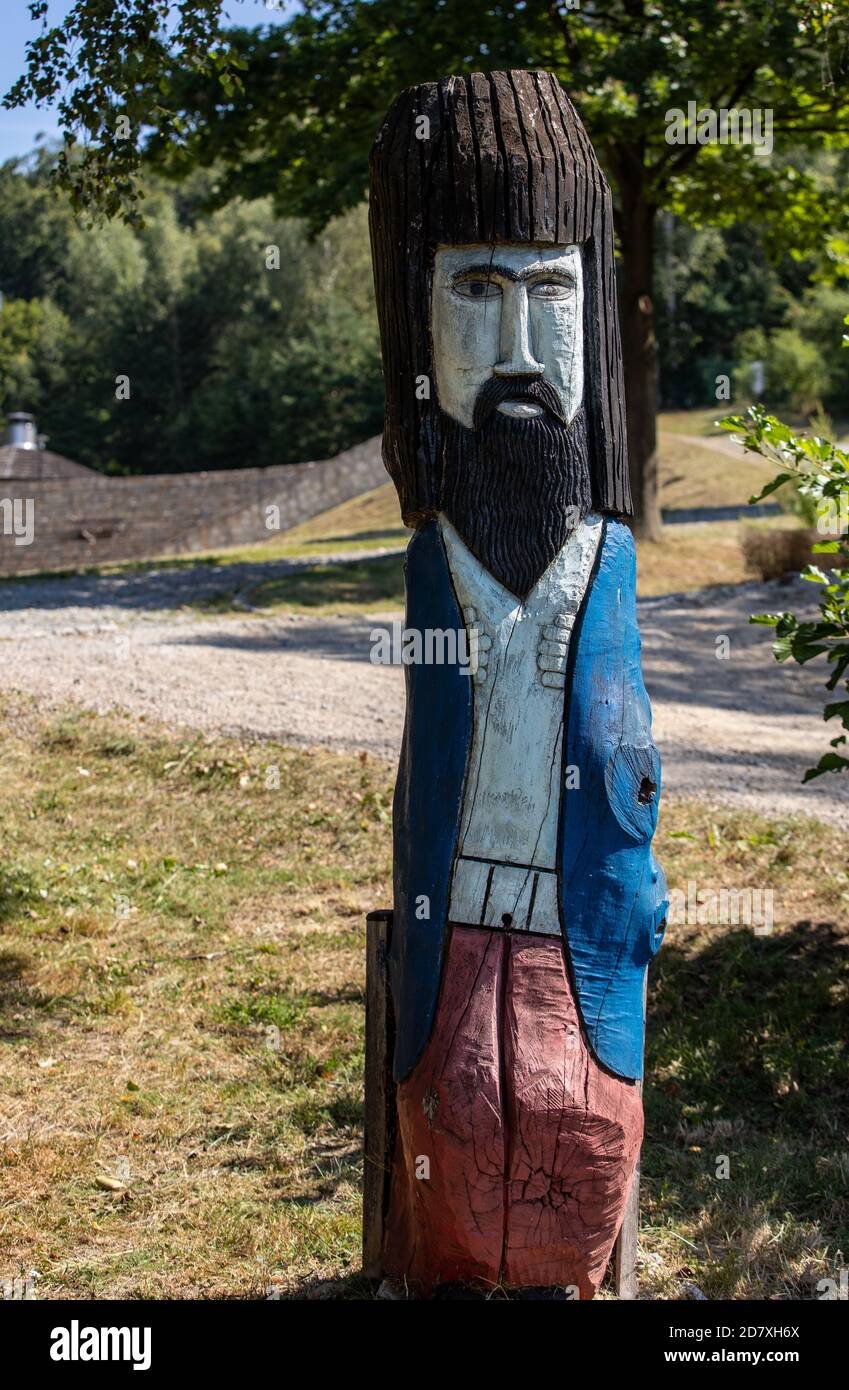 How Old Is Bond Forger In Mob Psycho 100?